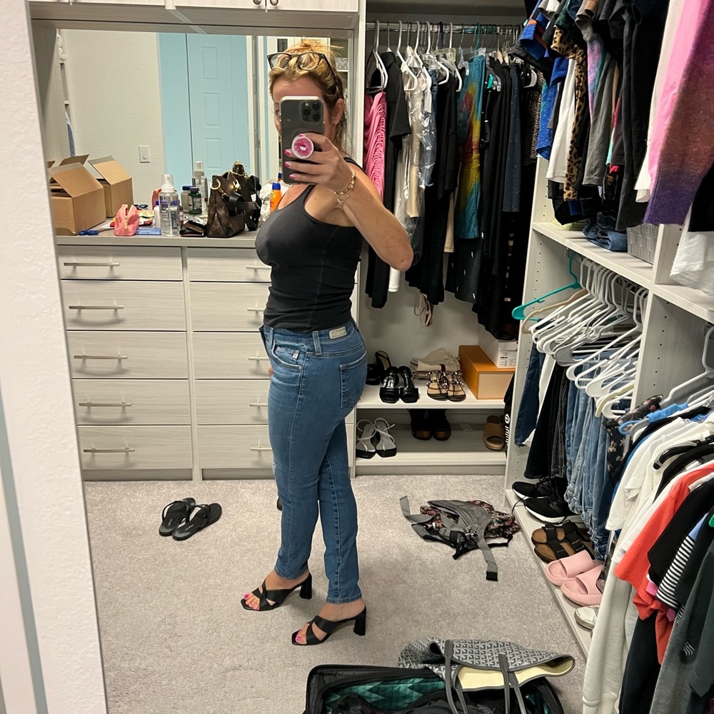 AG distressed skinny jeans sz 28